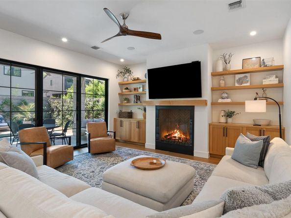 2107 Peach Tree ST, Austin TX 78704