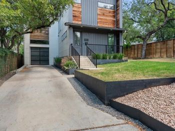 2200 La Casa DR