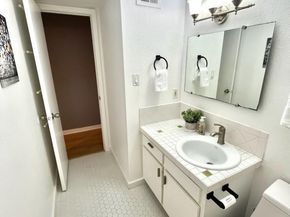 2302 E Side DR 30, Austin TX 78704