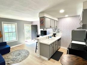 2302 E Side DR 30, Austin TX 78704