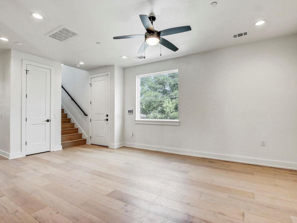 4127 E 12th ST 3, Austin TX 78721
