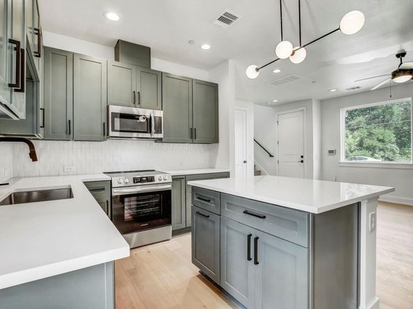 4127 E 12th ST 3, Austin TX 78721