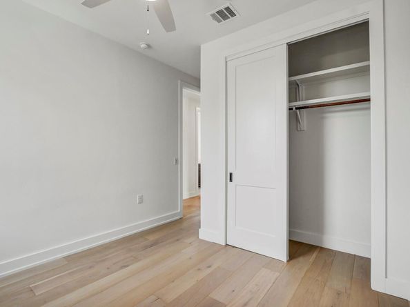 4127 E 12th ST 3, Austin TX 78721