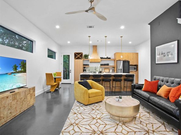 2107 Thornton RD A, Austin TX 78704