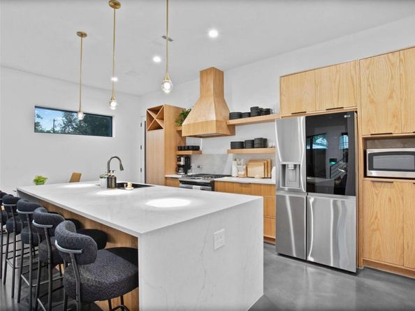 2107 Thornton RD A, Austin TX 78704