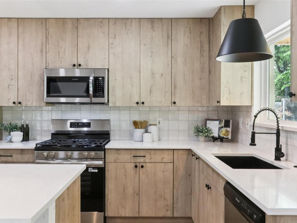 2322 Westoak DR, Austin TX 78704