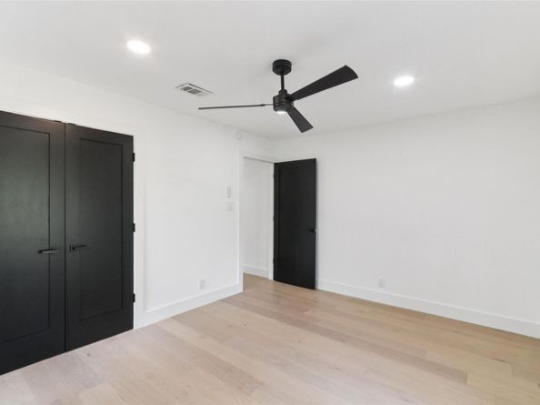 2322 Westoak DR, Austin TX 78704