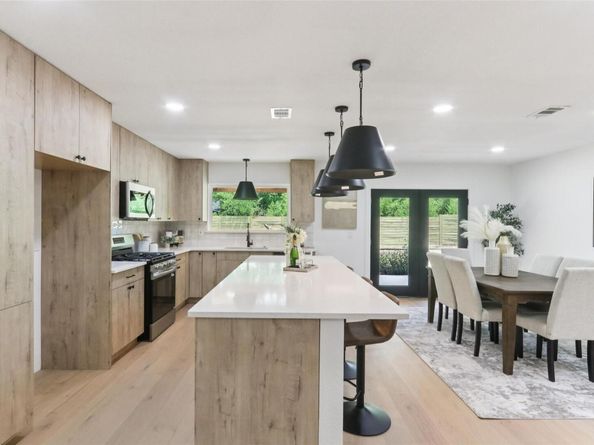 2322 Westoak DR, Austin TX 78704