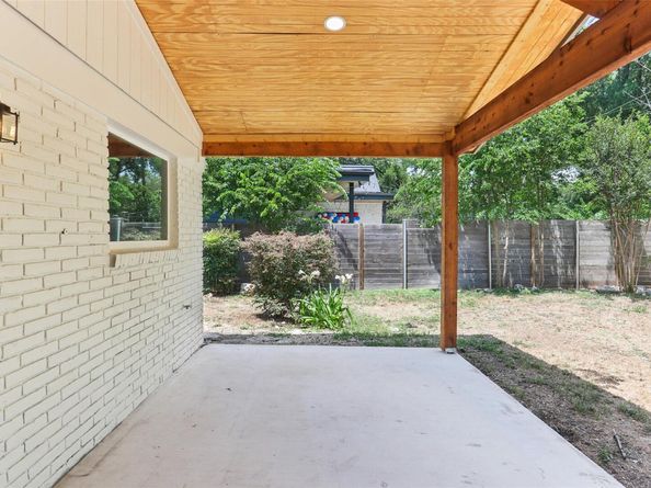 2322 Westoak DR, Austin TX 78704