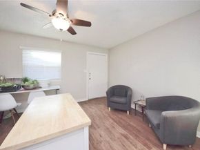 2401 Manor RD 132A, Austin TX 78722