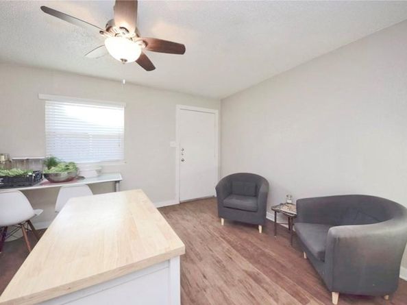 2401 Manor RD 132A, Austin TX 78722