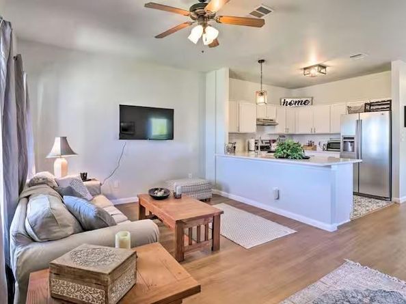 1404 E 3rd ST, Georgetown TX 78626