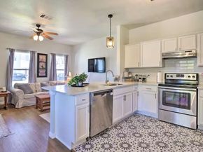 1404 E 3rd ST, Georgetown TX 78626