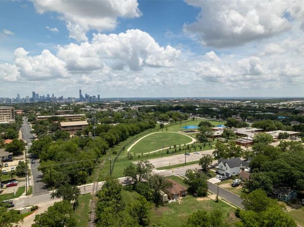 709 W St Elmo RD 2, Austin TX 78745