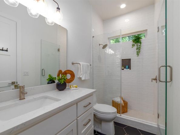 709 W St Elmo RD 2, Austin TX 78745