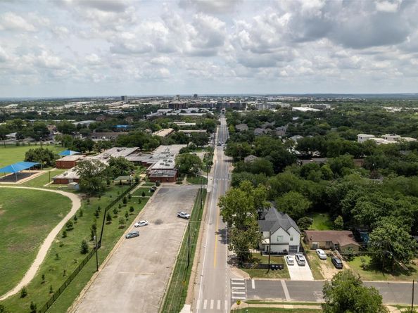 709 W St Elmo RD 2, Austin TX 78745