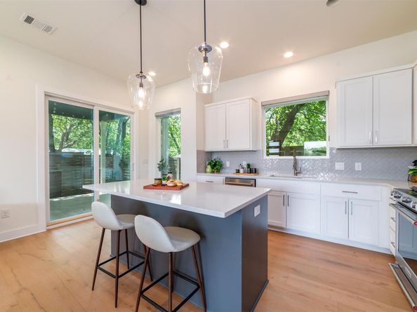 709 W St Elmo RD 2, Austin TX 78745