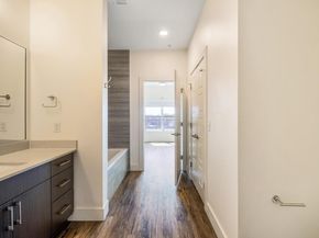 6444 Burnet RD 207, Austin TX 78757