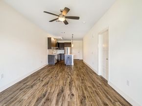 6444 Burnet RD 207, Austin TX 78757
