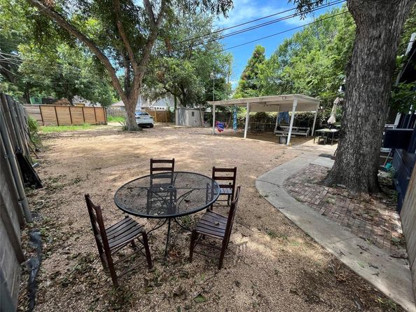 2511 E Cesar Chavez ST, Austin TX 78702