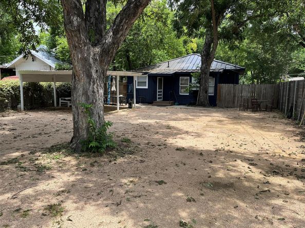 2511 E Cesar Chavez ST, Austin TX 78702