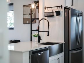1208 Walnut Ave 2, Austin TX 78702