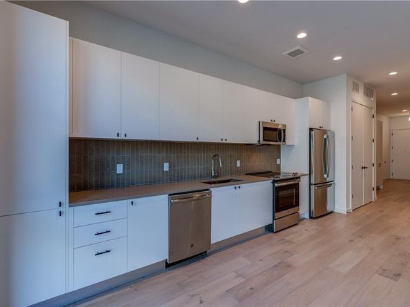 800 Embassy DR 117, Austin TX 78702