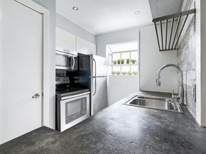 6903 Deatonhill DR 16, Austin TX 78745