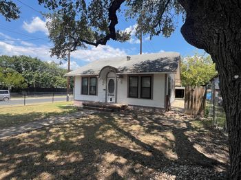 916 W Live Oak ST