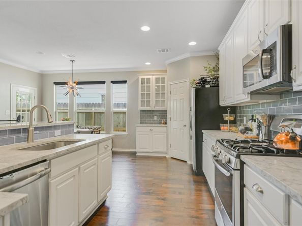 2817 Kinney Oaks CT, Austin TX 78704