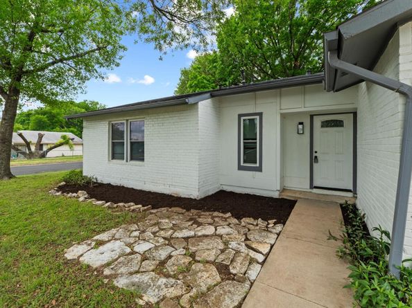 1737 Cricket Hollow Dr, Austin TX 78758