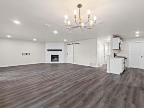 1737 Cricket Hollow Dr, Austin TX 78758