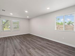1737 Cricket Hollow Dr, Austin TX 78758
