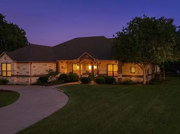 104 Standing Oak DR