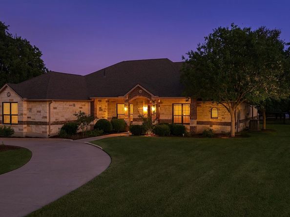 104 Standing Oak DR, Georgetown TX 78633