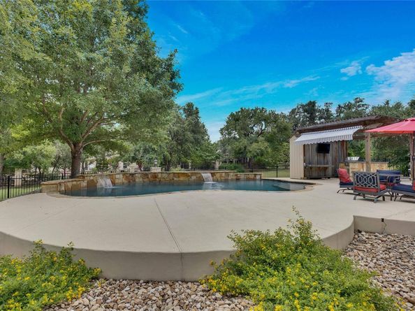 104 Standing Oak DR, Georgetown TX 78633