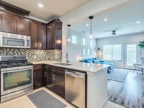 124 Cumberland RD 401, Austin TX 78704