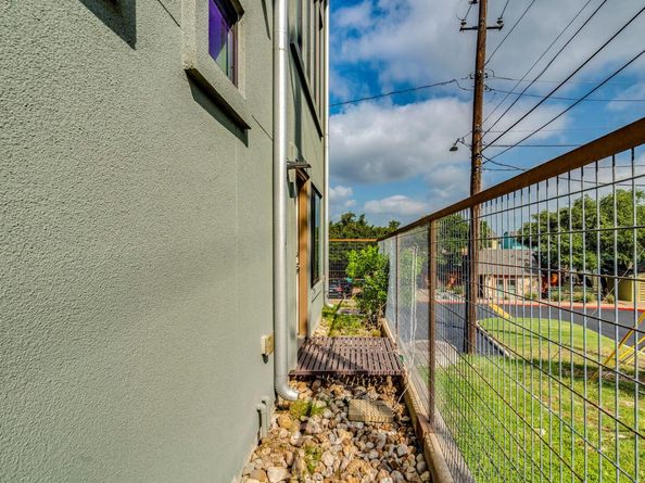 124 Cumberland RD 401, Austin TX 78704