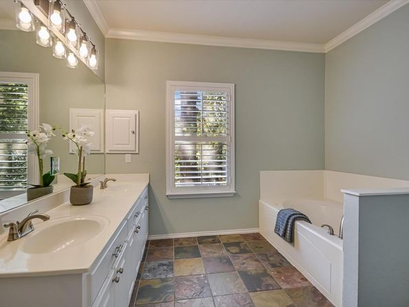 8902 Spicebrush DR, Austin TX 78759