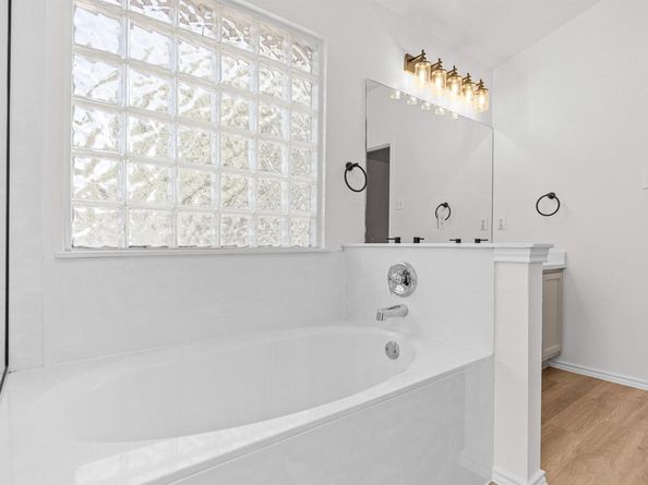 10208 Laredo DR 105, Austin TX 78748