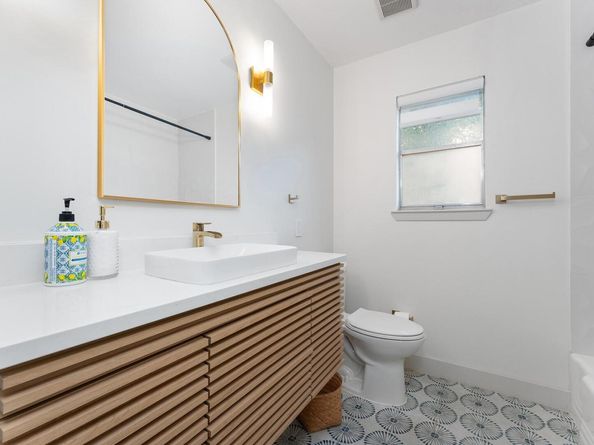 1001 E Applegate DR, Austin TX 78753