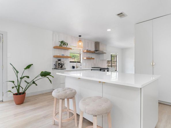 1001 E Applegate DR, Austin TX 78753