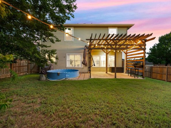 8701 Meridian Oak LN, Austin TX 78744