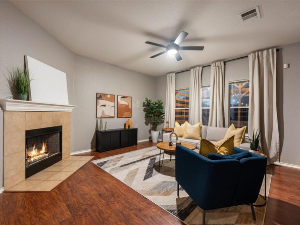 8701 Meridian Oak LN, Austin TX 78744