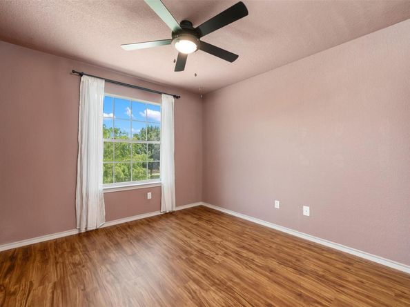 8701 Meridian Oak LN, Austin TX 78744