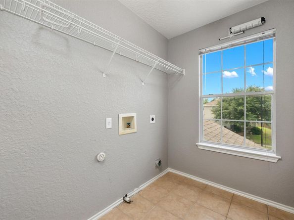 8701 Meridian Oak LN, Austin TX 78744