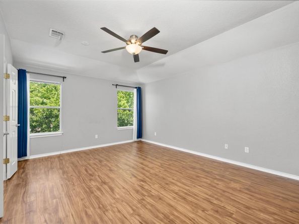8701 Meridian Oak LN, Austin TX 78744