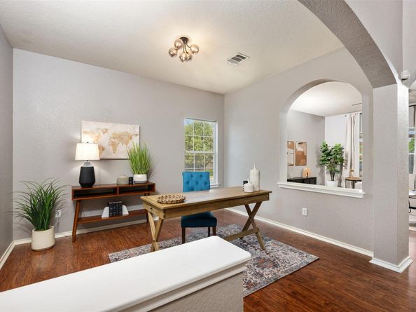 8701 Meridian Oak LN, Austin TX 78744