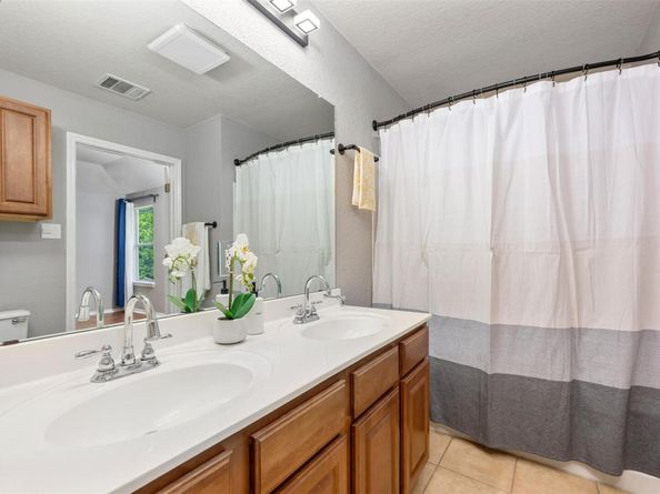 8701 Meridian Oak LN, Austin TX 78744