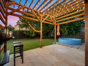 8701 Meridian Oak LN, Austin TX 78744